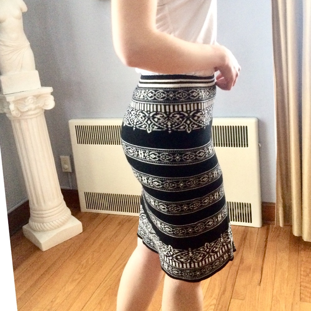 Black and cream sweater Skirt ! - Picture 2 of 7